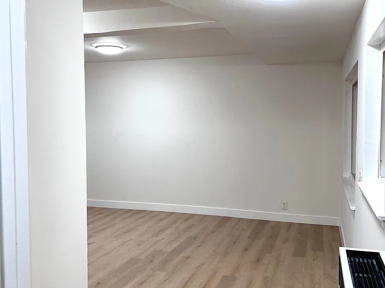 146 Gardiner Ave #4 — Photo 5