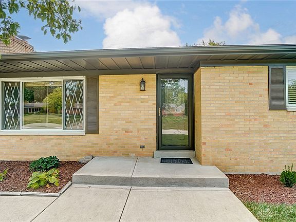 3rd image of 3180 Malina Ave