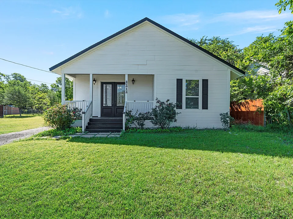2212 Clay Ave