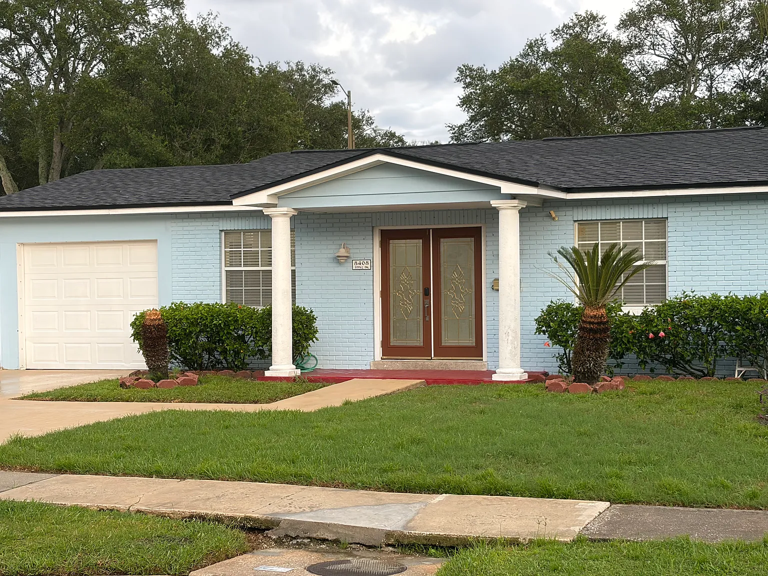 2 bed, 700 sqft, $2,400 — Photo 2
