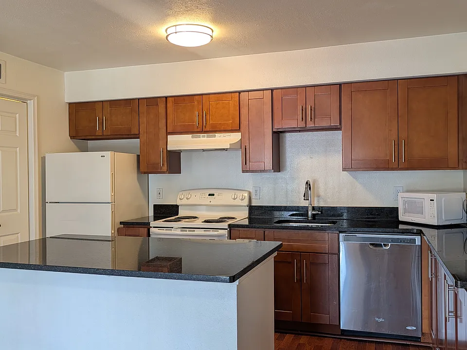3306 Wyndham Cir #228
