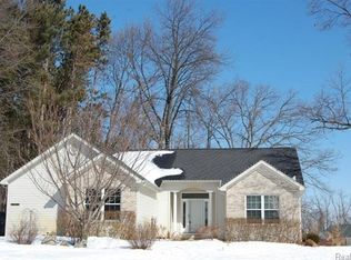 4873 Hidden Hills Cir, Howell, MI 48855