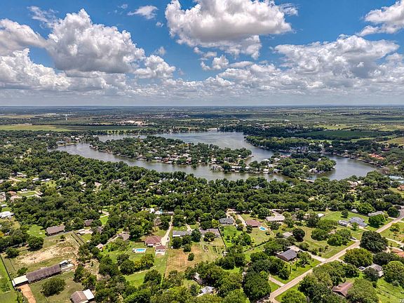 4th image of 207 Woodlake Dr