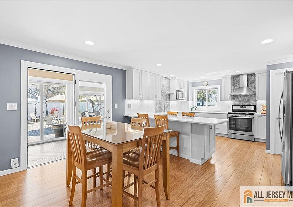1st image of 42 Lake Blvd