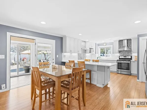 42 Lake Blvd, Aberdeen, NJ 07747