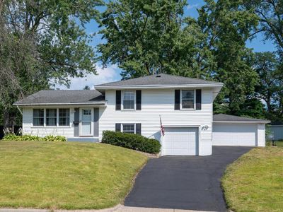11341 Kell Rd, Bloomington, MN, 55437