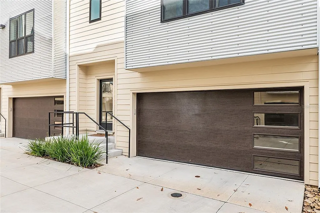 3 bed, 3.5 bath, 2270 sqft, $3,600 — Photo 1