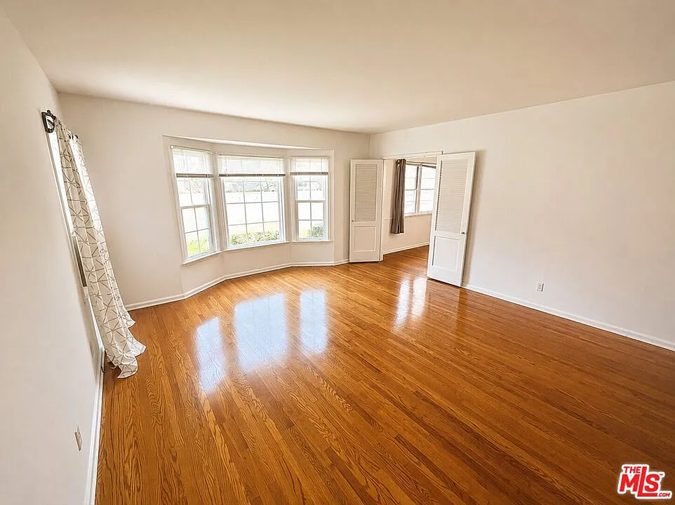 2 bed, 1.0 bath, 1100 sqft, $3,450 — Photo 2