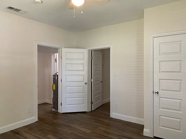 2222 W Bond St — Photo 9