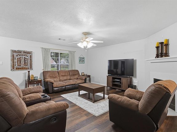 3rd image of 2703 Hidden Spring Vale Dr