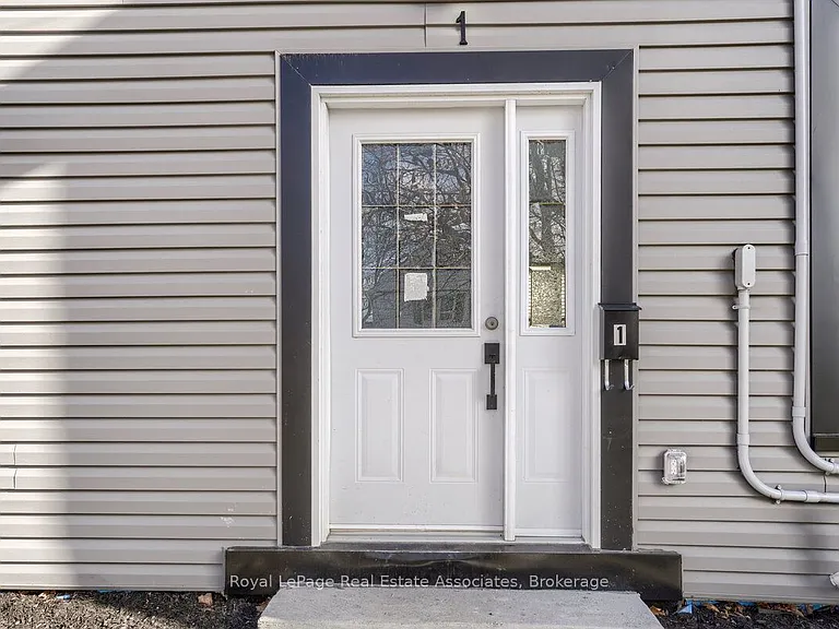 39 Welland Ave S #1 — Photo 3