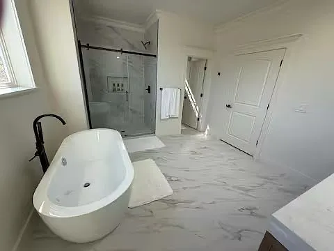 5 bed, 3870 sqft, $9,000 — Photo 2