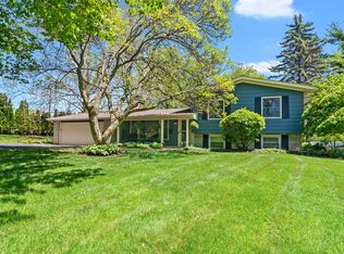 709 Maple Ln, Geneva, IL 60134