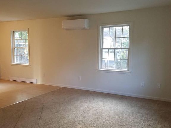 4th image of 33 Robinson Ave #&-1 & 2