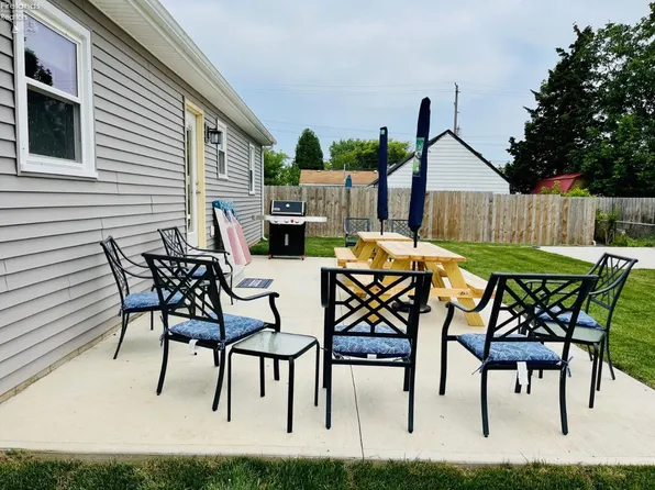 215 Elm St, Port Clinton, OH 43452