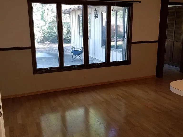 966 NW Cypress Ave — Photo 5