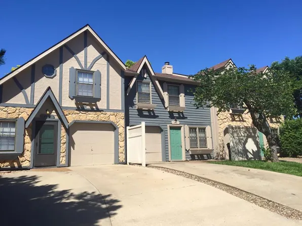 3000 Bainbridge Cir, Lawrence, KS 66049
