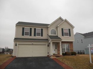 711 Fairview Ln, South Elgin, IL 60177