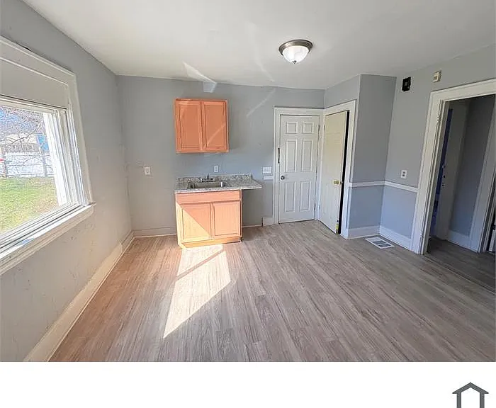 3310 E 132nd St #2 — Photo 4