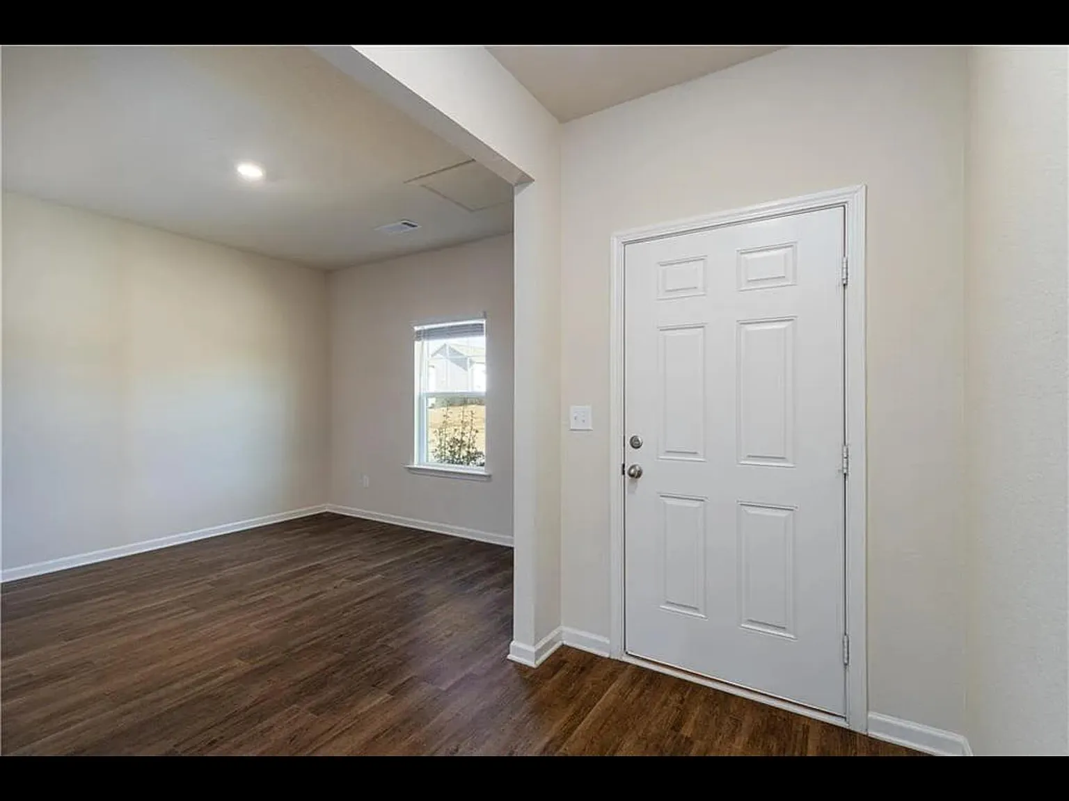 4 bed, 2300 sqft, $2,100 — Photo 3