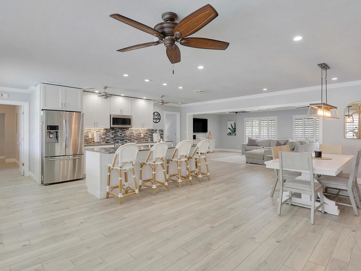 4 bed, 3.0 bath, 2411 sqft, $7,000 — Photo 3
