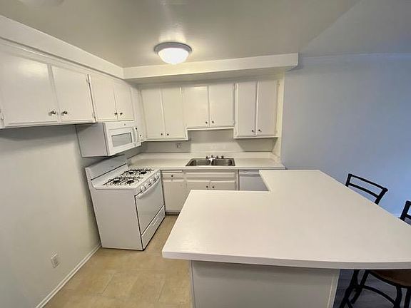 3rd image of 1610 Granville Ave APT 2