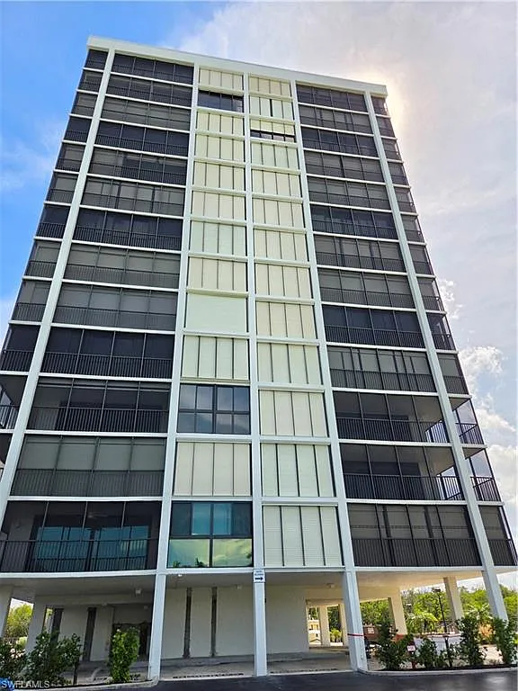 2 bed, 2.0 bath, 1345 sqft, $3,100 — Photo 2