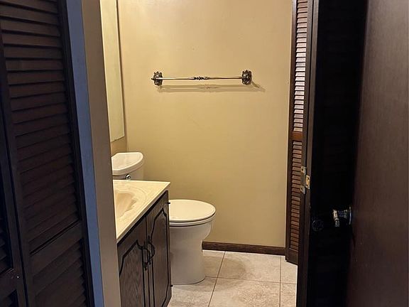 5th image of 904 Maces Grove Rd