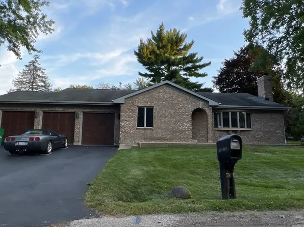 260 Lindy St, Fox Lake, IL 60020