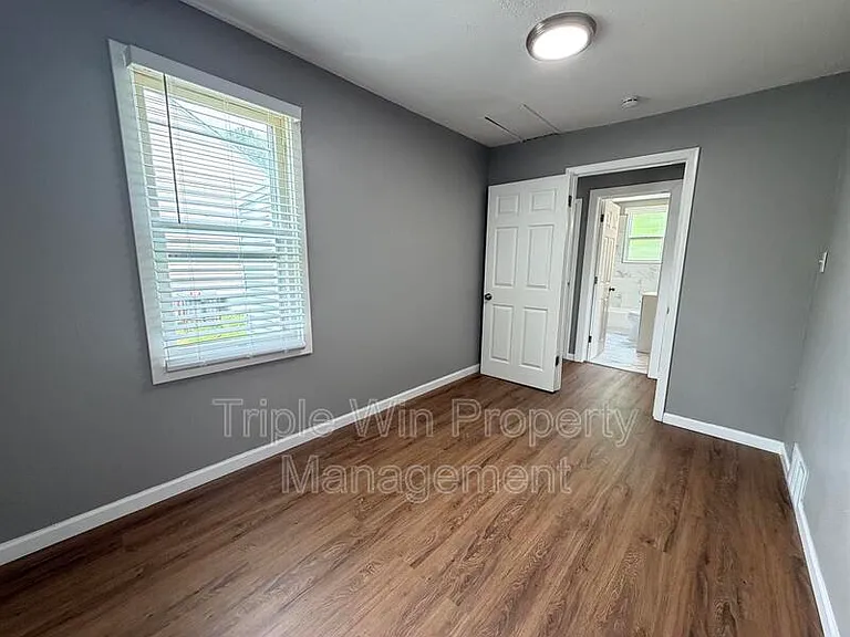 2308 Huntington Ave — Photo 17