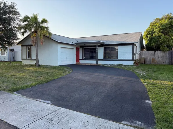 8441 NW 8th St, Pembroke Pines, FL 33024