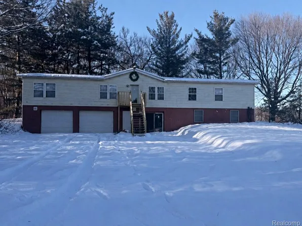 3363 N Branch Rd, North Branch, MI 48461