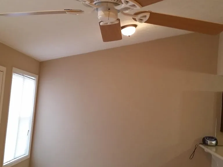 Ceiling fan and vaulted ceiling in tiled family room