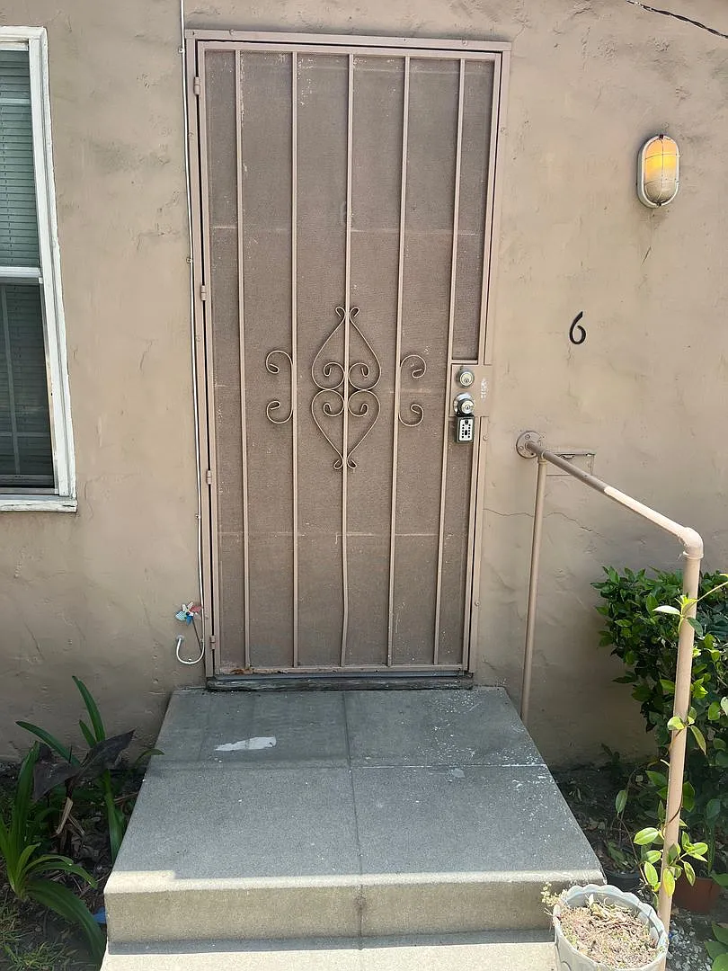 925 N. Azusa Ave. — Photo 3