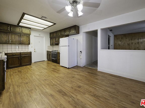 4th image of 1240 W Langley Ave