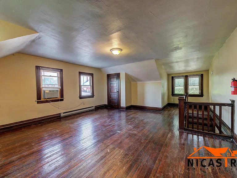 1638 Indianola Ave — Photo 45