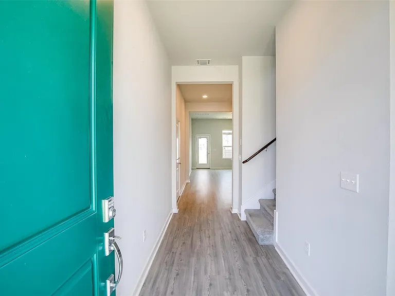 15107 Forum Ave — Photo 4