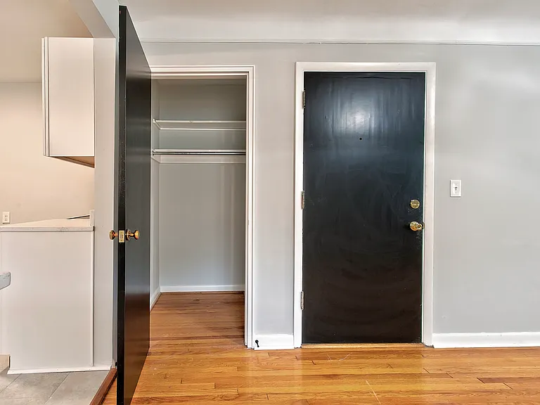 3279 Linwood Ave #3 — Photo 9