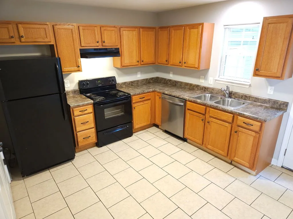 2 bed, 2.5 bath, 1100 sqft, $1,395 — Photo 3