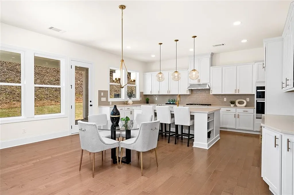 5 bed, 4.0 bath, 3836 sqft, $5,750 — Photo 3