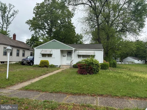 21 Elm Ave, Clementon, NJ 08021
