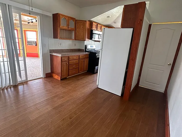 646 South Coleman Street — Photo 10