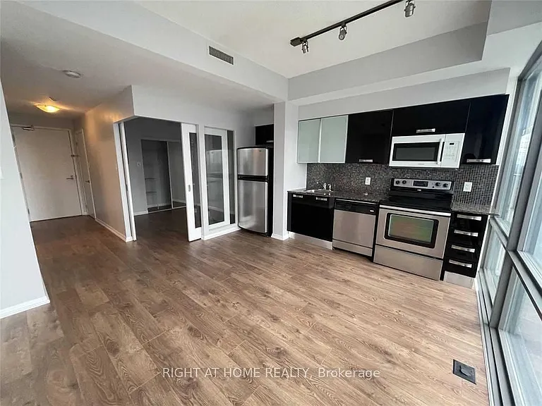 37 Grosvenor St #2905 — Photo 4