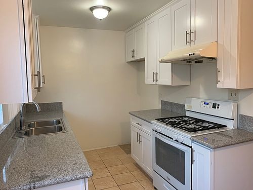 5th image of 1115 Highland Oaks Dr APT 10