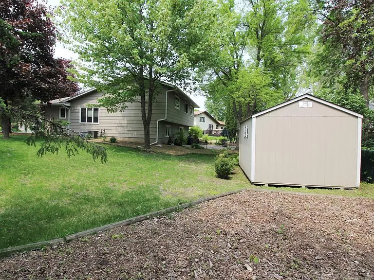 572 Kent Cir — Photo 12