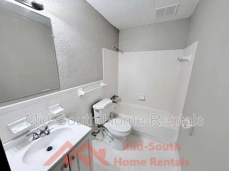 139 N Claybrook St #3 — Photo 6