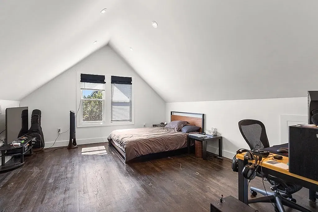3 bed, 1150 sqft, $3,395 — Photo 3
