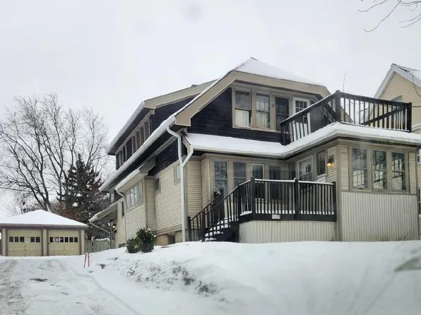 5915 West Park Hill AVENUE, Milwaukee, WI 53213