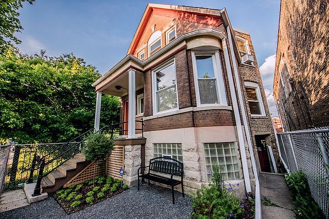 1st image of 1017 N Richmond St #1