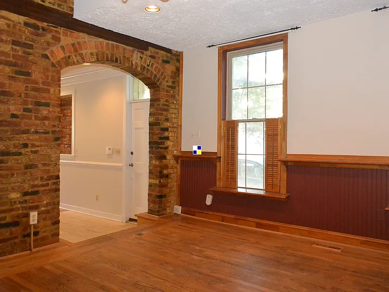 319 E Cross St — Photo 13